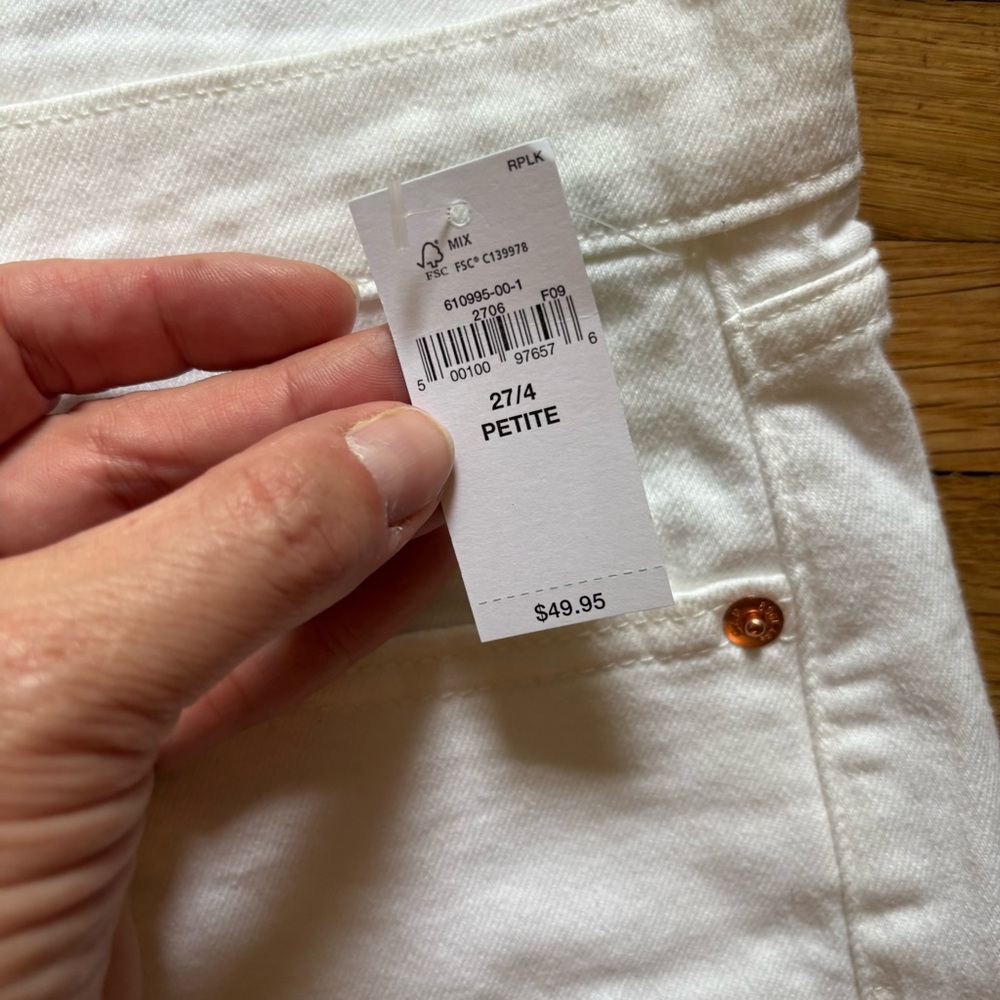 NWT GAP Women’s 5” White Mid Rise Girlfriend Denim Shorts 27/4P Festival Boho - Picture 2 of 7
